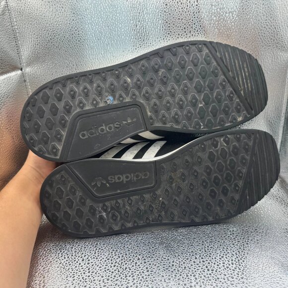 Athletic_Shoes
